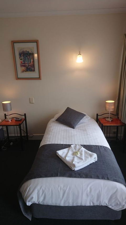 Mt Lyell Motor Inn - Redcliffe Tourism 25