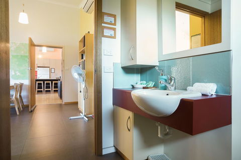 Arthur Riverfront And Sea Lodge Downstream - Redcliffe Tourism 17