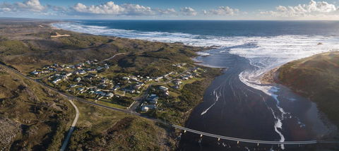 Arthur Riverfront And Sea Lodge Downstream - Redcliffe Tourism 1