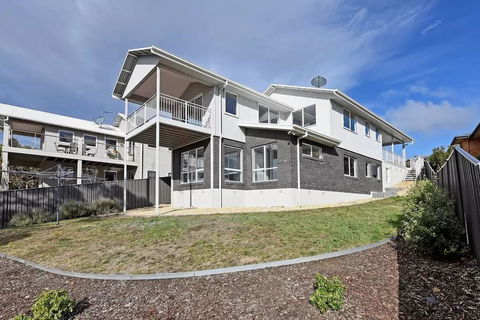 Waterfront Spectacular - Redcliffe Tourism 2