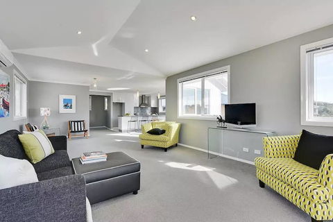 Waterfront Spectacular - Redcliffe Tourism 1