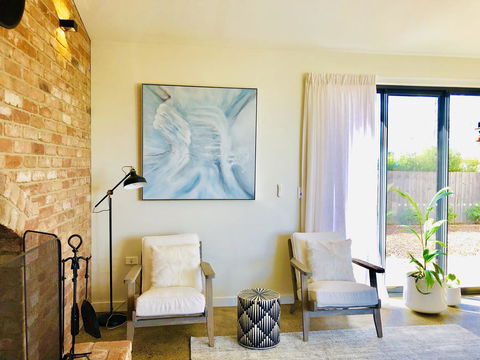 EMBRACING EVANDALE - Hosted By L'Abode Accommodation - Redcliffe Tourism 9