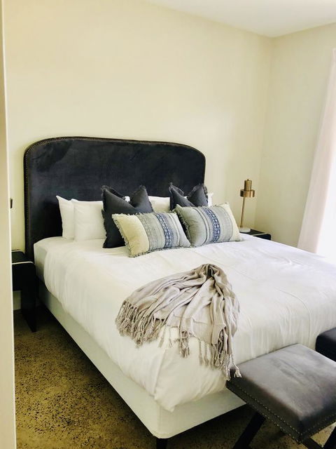 EMBRACING EVANDALE - Hosted By L'Abode Accommodation - Redcliffe Tourism 3