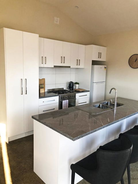 EMBRACING EVANDALE - Hosted By L'Abode Accommodation - Redcliffe Tourism 19