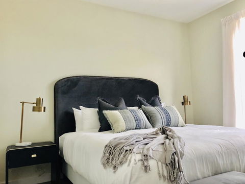 EMBRACING EVANDALE - Hosted By L'Abode Accommodation - Redcliffe Tourism 14