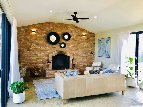 EMBRACING EVANDALE - Hosted By L'Abode Accommodation - Redcliffe Tourism 6