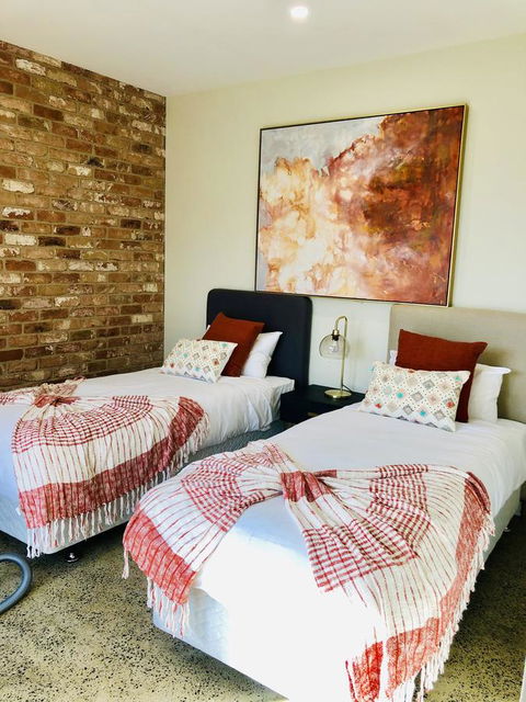 EMBRACING EVANDALE - Hosted By L'Abode Accommodation - Redcliffe Tourism 4