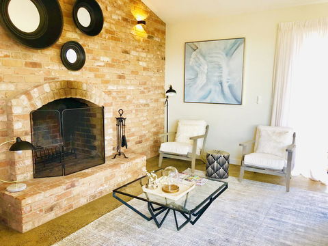 EMBRACING EVANDALE - Hosted By L'Abode Accommodation - Redcliffe Tourism 8