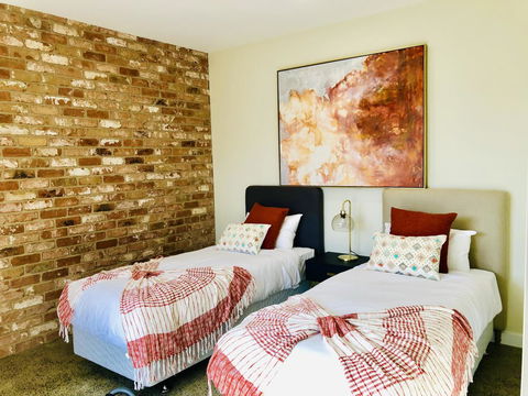 EMBRACING EVANDALE - Hosted By L'Abode Accommodation - Redcliffe Tourism 15