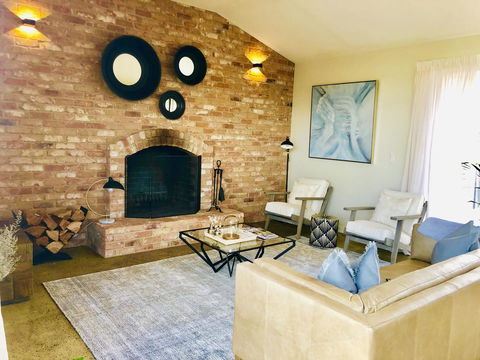 EMBRACING EVANDALE - Hosted By L'Abode Accommodation - Redcliffe Tourism 10