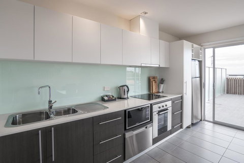 The Apollo - Redcliffe Tourism 25