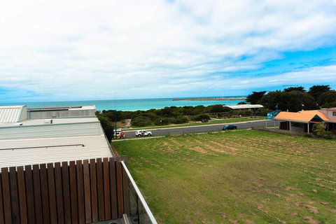 The Apollo - Redcliffe Tourism 15