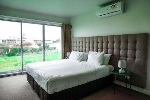 The Apollo - Redcliffe Tourism 18