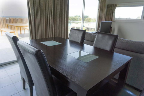 The Apollo - Redcliffe Tourism 8