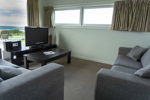 The Apollo - Redcliffe Tourism 7