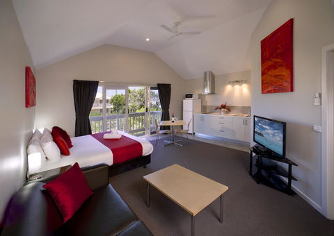 Boathouse Resort Studios And Suites - Redcliffe Tourism 10