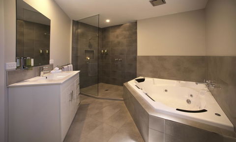 Boathouse Resort Studios And Suites - Redcliffe Tourism 17