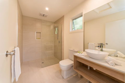 Boathouse Resort Studios And Suites - Redcliffe Tourism 24
