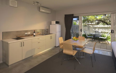 Boathouse Resort Studios And Suites - Redcliffe Tourism 21