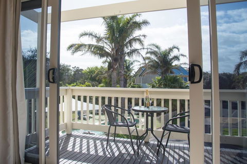 Boathouse Resort Studios And Suites - Redcliffe Tourism 9