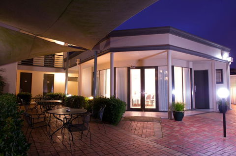 The Waverley International Hotel - Redcliffe Tourism 29