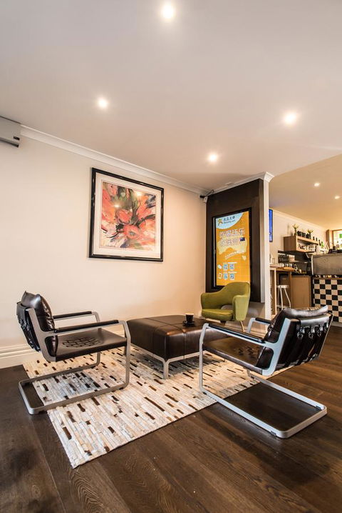 The Waverley International Hotel - Redcliffe Tourism 25