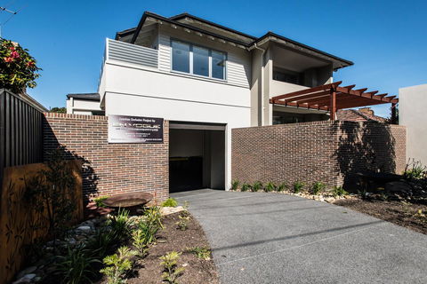 The Waverley International Hotel - Redcliffe Tourism 42