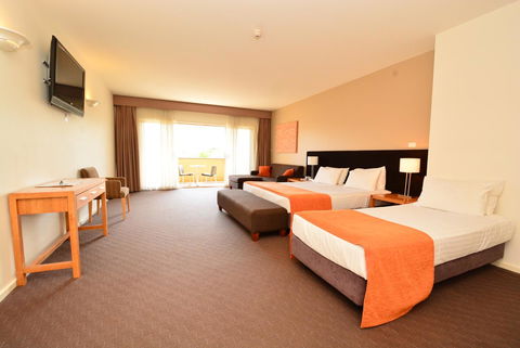 Mornington Hotel - Redcliffe Tourism 2