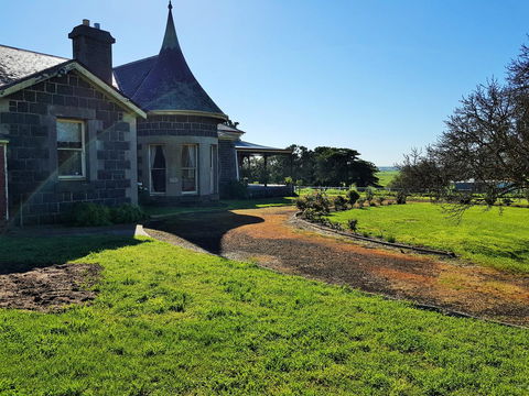 Coragulac House Cottages - Redcliffe Tourism 18