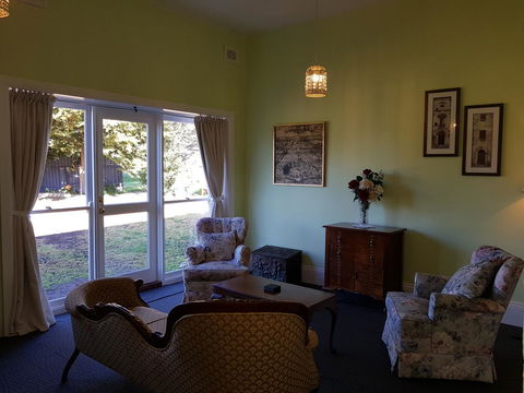 Coragulac House Cottages - Redcliffe Tourism 10