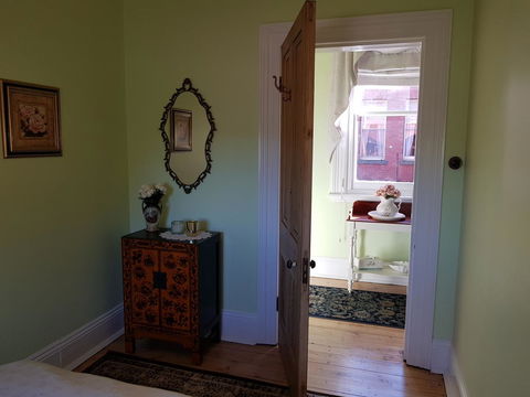 Coragulac House Cottages - Redcliffe Tourism 13