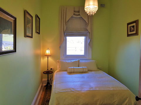 Coragulac House Cottages - Redcliffe Tourism 6