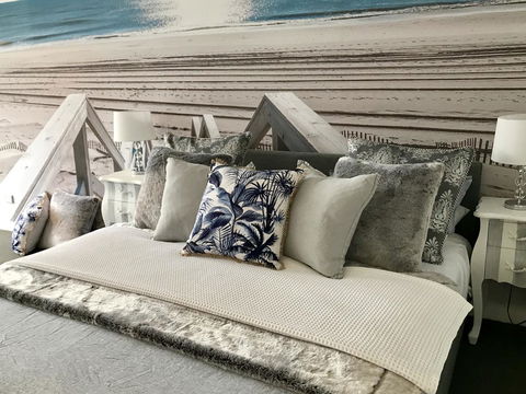 Lorne World - Redcliffe Tourism 0