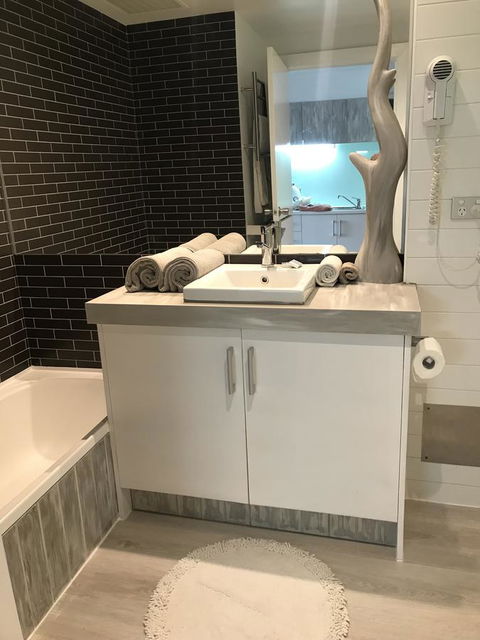 Lorne World - Redcliffe Tourism 9