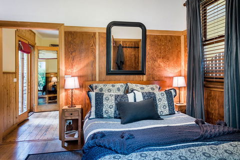 Avalon House - Redcliffe Tourism 44