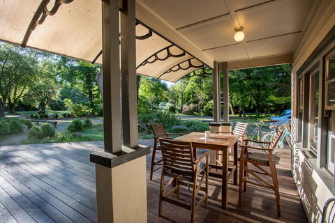 Avalon House - Redcliffe Tourism 14