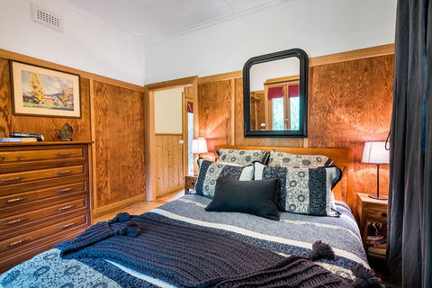 Avalon House - Redcliffe Tourism 2
