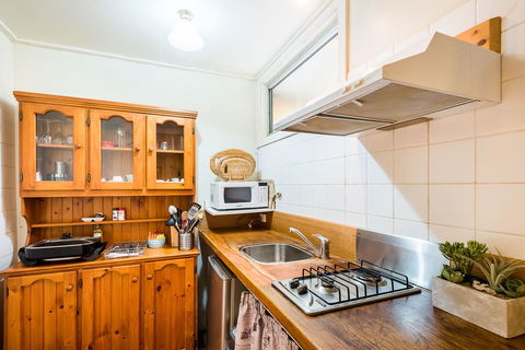 Avalon House - Redcliffe Tourism 43
