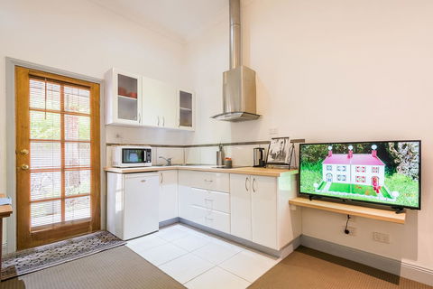 Avalon House - Redcliffe Tourism 31