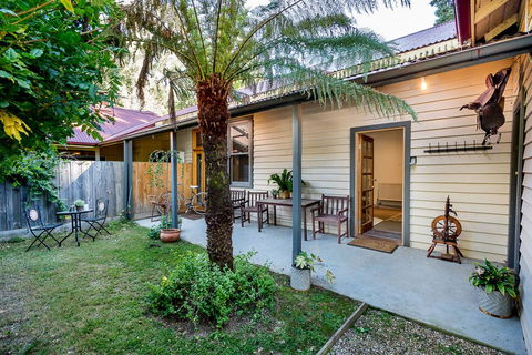 Avalon House - Redcliffe Tourism 22