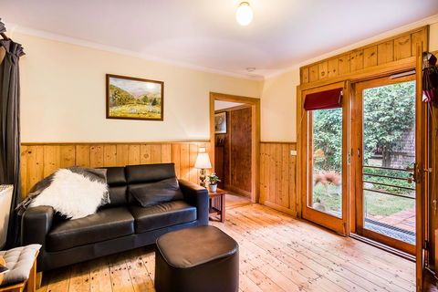 Avalon House - Redcliffe Tourism 8