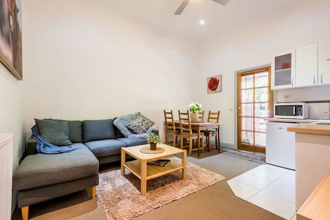 Avalon House - Redcliffe Tourism 18