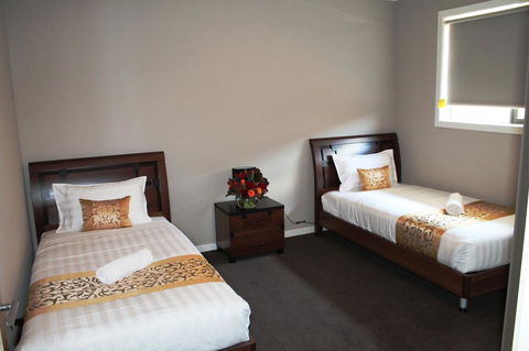 Atarhi Villas - Melbourne - Redcliffe Tourism 6