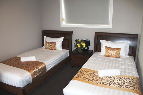 Atarhi Villas - Melbourne - Redcliffe Tourism 7