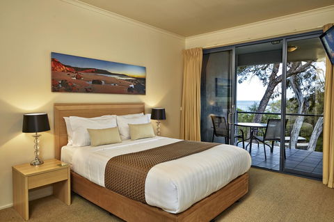 Lorne Surf Apartments - Redcliffe Tourism 9