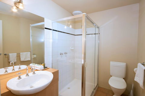 Lorne Surf Apartments - Redcliffe Tourism 31