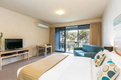 Lorne Surf Apartments - Redcliffe Tourism 26