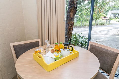 Lorne Surf Apartments - Redcliffe Tourism 5