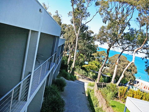 Lorne Surf Apartments - Redcliffe Tourism 10