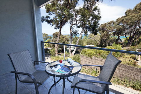 Lorne Surf Apartments - Redcliffe Tourism 2